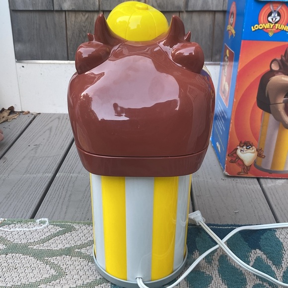 TAZ POPCORN POPPER MAKER  PlugIn Chip on Right Eye Yellow Brown White - Picture 4 of 7